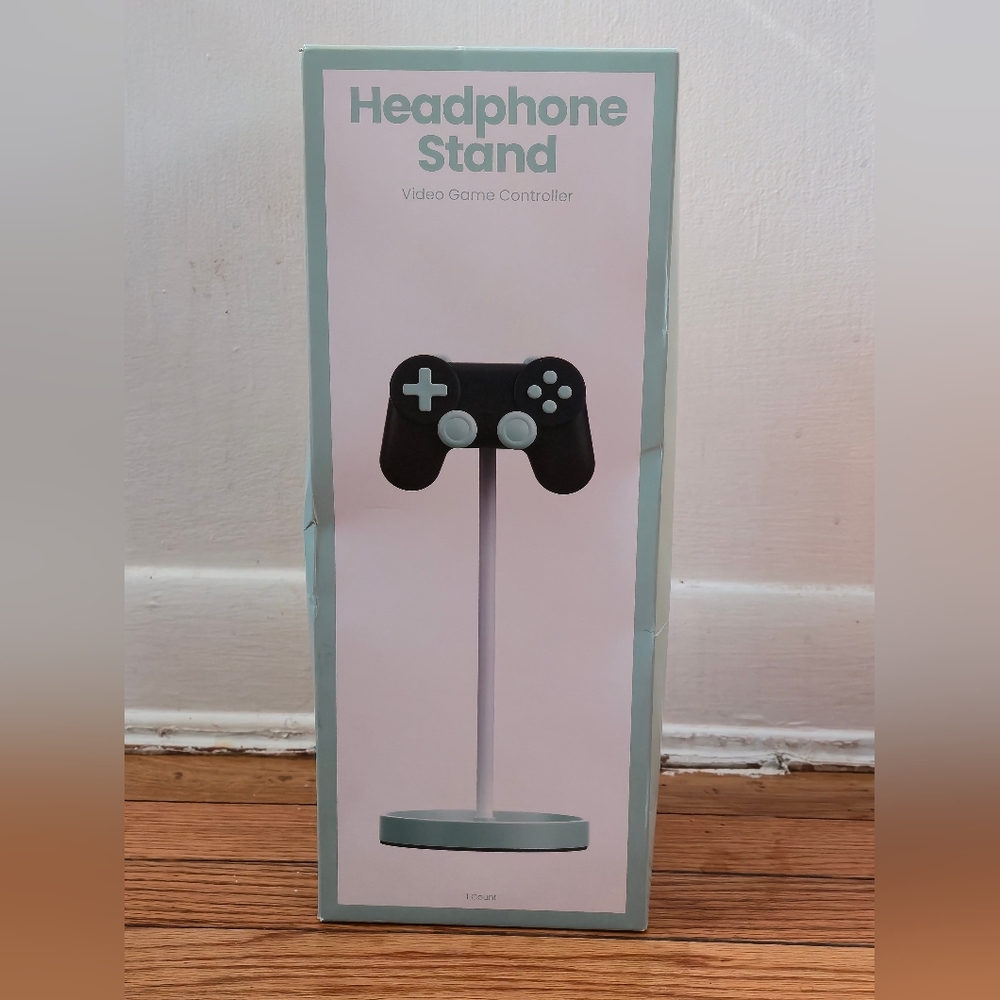 Headphone Stand with Video Game Controller Design